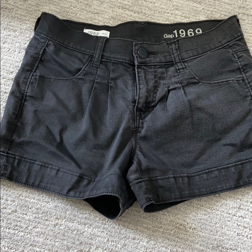 GAP black washed jean short size 25/0